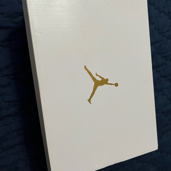 Air Jordan 1 Mid Size 8 - Picture 6 of 7